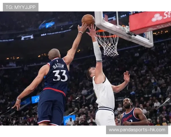 篮板技巧全面解析：提升篮球比赛中抢篮板的关键策略与训练方法